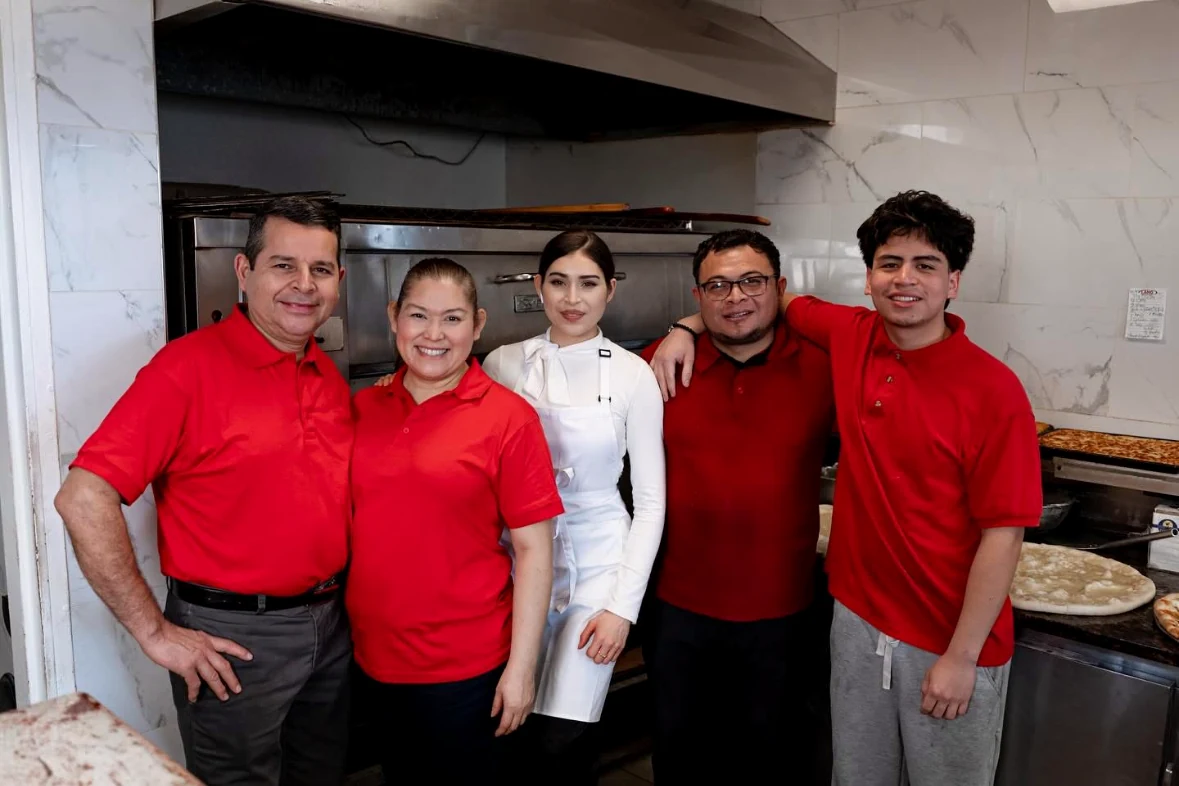 The Victorious team together in the kitchen